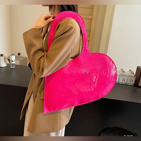 Handbags - Extra Large 🩷 Heart-Shaped Glossy PU Leather Shoulder Bag, NIP